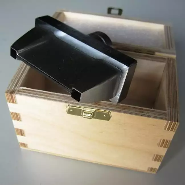 die cutters: Die cut for specimen preparation according to ISO 2921 with wooden protection box.