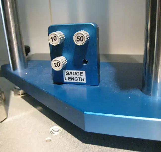 tensor tester extensometer: Tensor-Check: differential strain gauge. Calibrated spacers for reference distance setting.